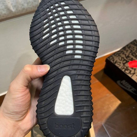 Athletic_Shoes